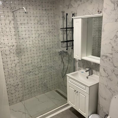 Alquiler de un espacioso apartamento amueblado de 2 habitaciones, 63 m², Constanța, Rumanía